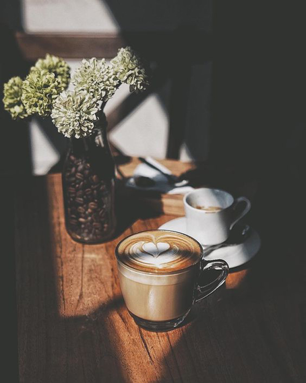 Hình ảnh ly cà phê đẹp thơm ngát hương vị của sự bình yên